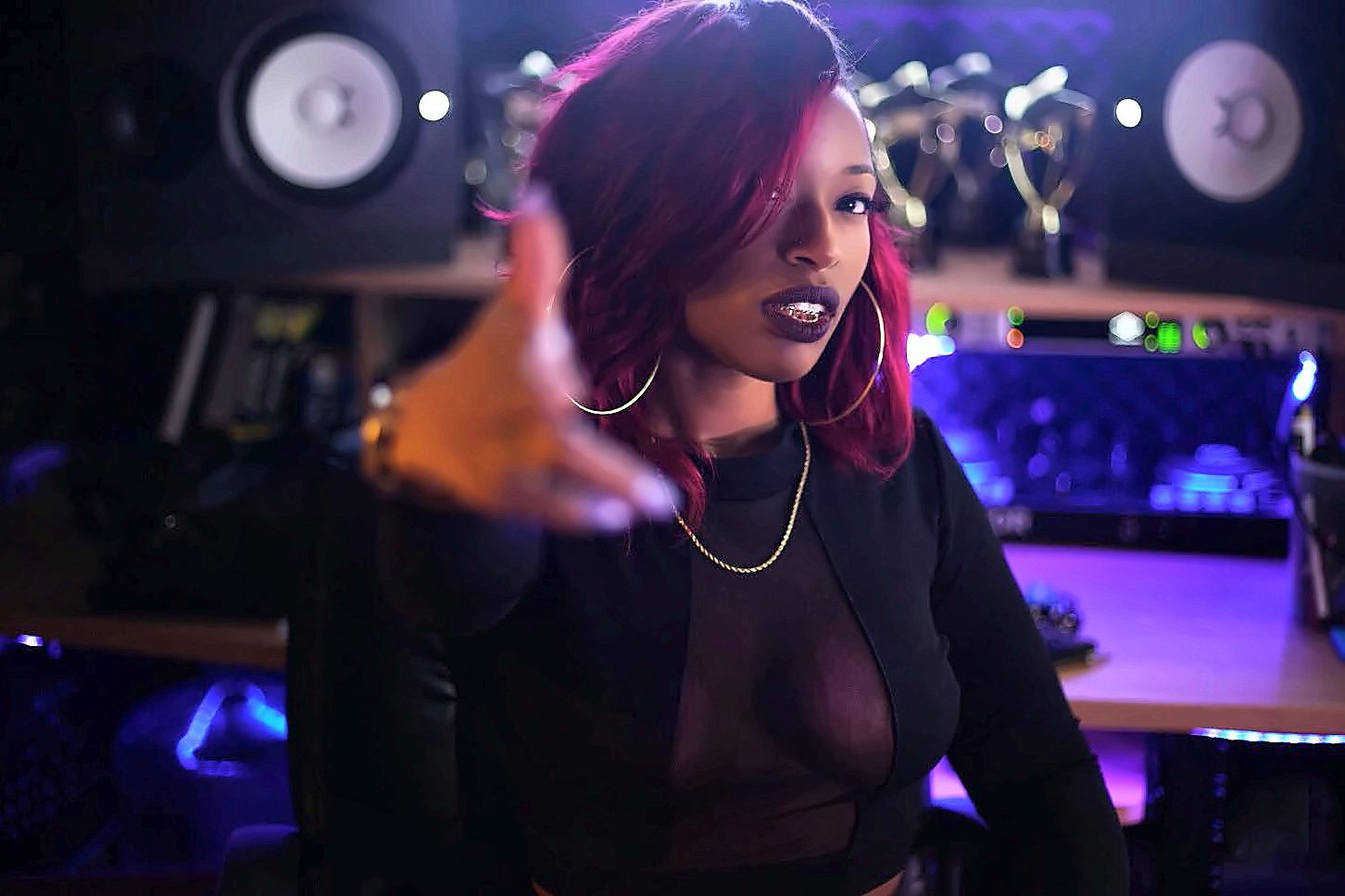 Na'Tee in the studio